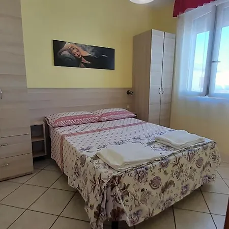 Casa Bianca Al Mare 토레 산 지오반니 우겐토